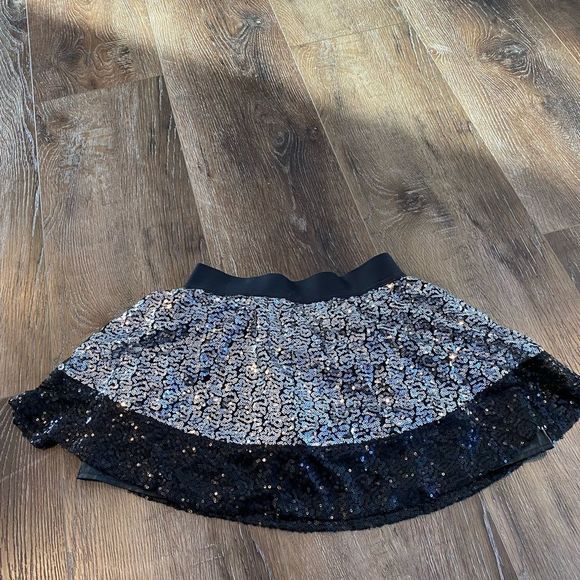 🍁50% Off Sale 🍁 Justice skirt sparkly - Picture 2 of 3
